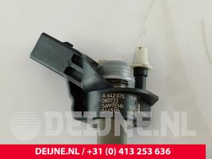 Mercedes Vito Injector (diesel) O258400 photo 3