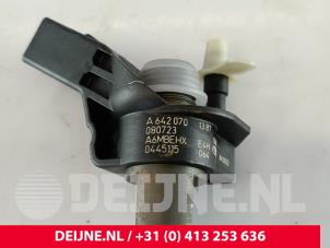 Mercedes Vito Injector (diesel) O258401 photo 3