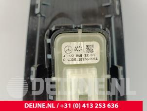 Mercedes Vito Electric window switch O258424 photo 3