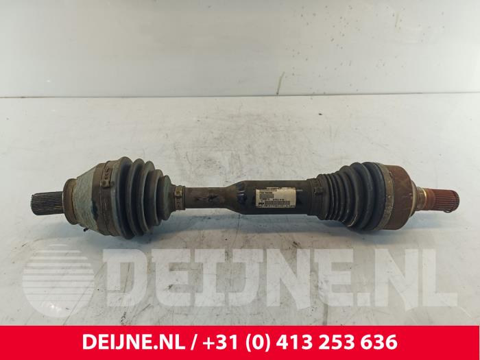 Gebruikte Aandrijfas links-voor Volvo XC60 I (DZ) 3.0 T6 24V AWD Prijs € 75,00 Margeregeling aangeboden door van Deijne Onderdelen Uden B.V.