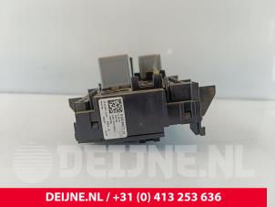 Mercedes Vito Fuse box O258521 photo 2