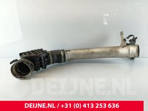 Gebruikte Intercooler Buis Volvo V40 (MV) 2.0 D4 16V Prijs € 75,00 Margeregeling aangeboden door van Deijne Onderdelen Uden B.V.
