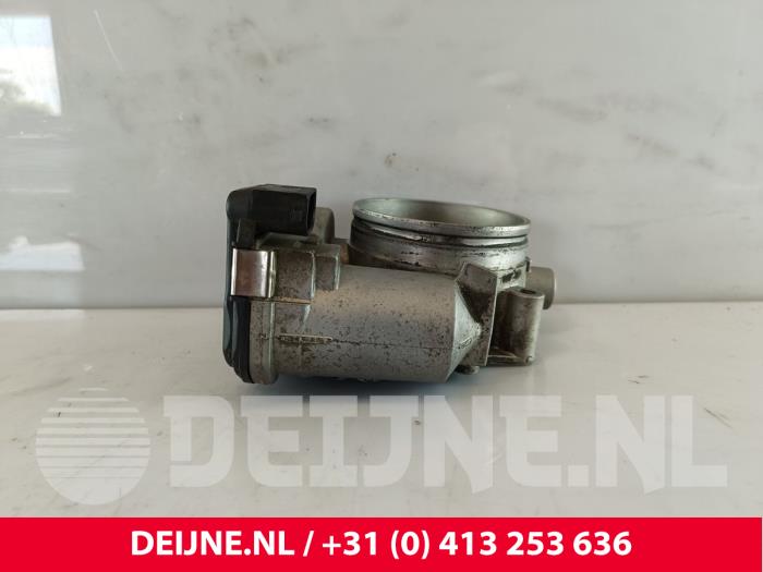 Gebruikte Gasklephuis Porsche 911 (996) 3.6 Carrera 24V Prijs € 45,00 Margeregeling aangeboden door van Deijne Onderdelen Uden B.V.