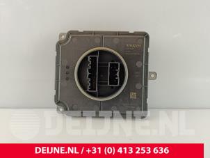 Gebruikte Module LED koplamp Volvo XC40 (XZ) 1.5 T3 12V Prijs € 50,00 Margeregeling aangeboden door van Deijne Onderdelen Uden B.V.