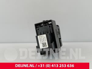 Volvo XC40 Handrem schakelaar O259500 foto 2