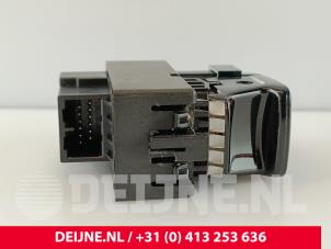 Volvo XC40 Handrem schakelaar O259500 foto 3