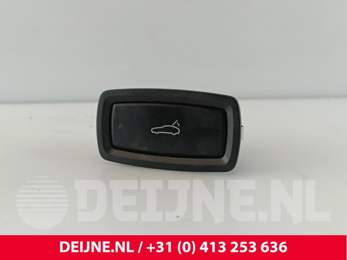 Porsche Taycan Schakelaar achterklep O259611