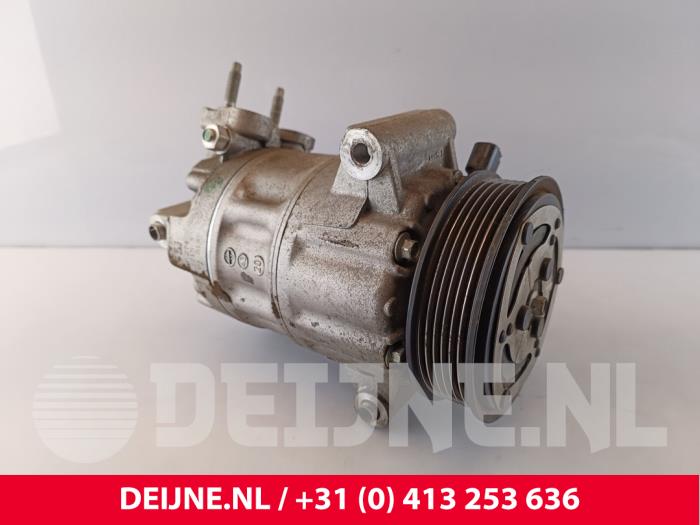 Aircopomp van een Ford Transit Connect (PJ2) 1.5 EcoBlue 2021