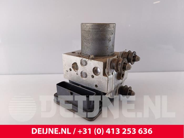 Gebruikte ABS Pomp Porsche Taycan (Y1A) 4S Prijs € 943,80 Inclusief btw aangeboden door van Deijne Onderdelen Uden B.V.