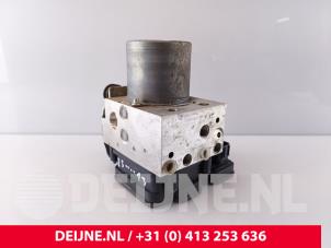 Porsche Taycan ABS Pomp O259785 foto 2
