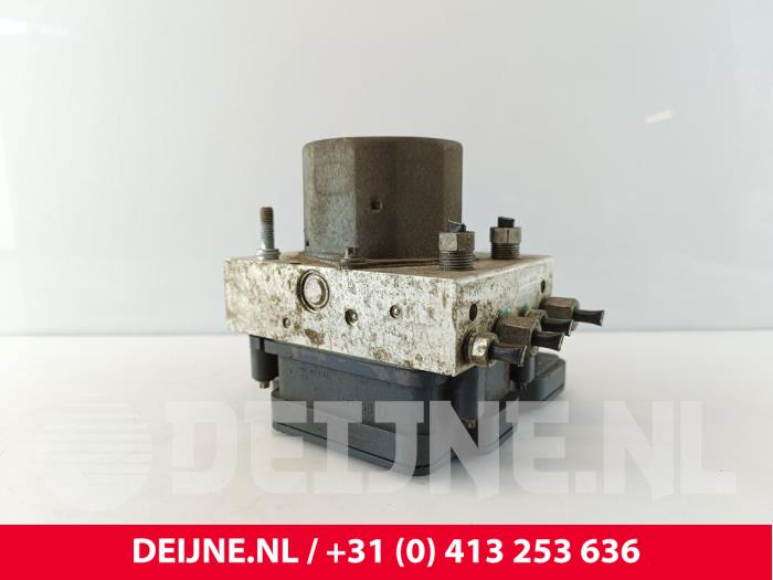 Gebruikte ABS Pomp Tesla Model S 85D Prijs € 181,50 Inclusief btw aangeboden door van Deijne Onderdelen Uden B.V.