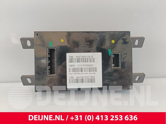 Tesla Model S Computer Kachel O259820
