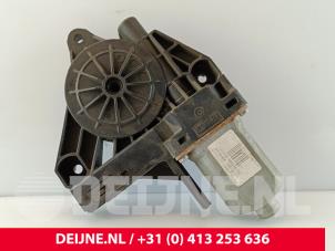 Volvo V70 Door window motor O260155 photo 2