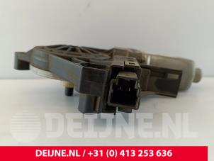 Volvo V70 Door window motor O260155 photo 3