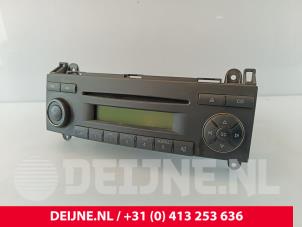 Gebruikte Radio Volkswagen Crafter 2.0 BiTDI Prijs € 121,00 Inclusief btw aangeboden door van Deijne Onderdelen Uden B.V.