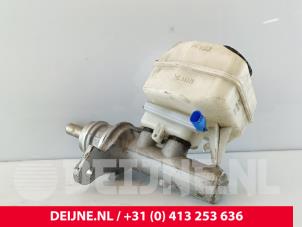 Gebruikte Hoofdremcilinder Mercedes Sprinter 5t (907.6) 514 CDI 2.1 D RWD Prijs € 60,50 Inclusief btw aangeboden door van Deijne Onderdelen Uden B.V.