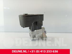 Gebruikte Kleppenblok hydraulisch Citroen Jumpy 2.0 Blue HDI 120 Prijs € 242,00 Inclusief btw aangeboden door van Deijne Onderdelen Uden B.V.
