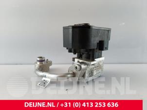 Gebruikte Kleppenblok hydraulisch Porsche Taycan (Y1A) 4S Prijs € 157,30 Inclusief btw aangeboden door van Deijne Onderdelen Uden B.V.