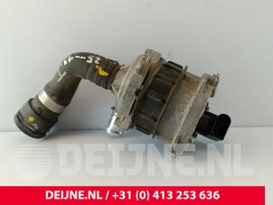 Porsche Taycan Extra waterpomp O260311 foto 2