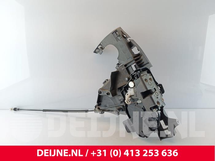 Volvo V50 Front door lock mechanism 4-door, right O260513