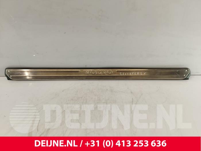 Volvo C70 Dorpel links O260572