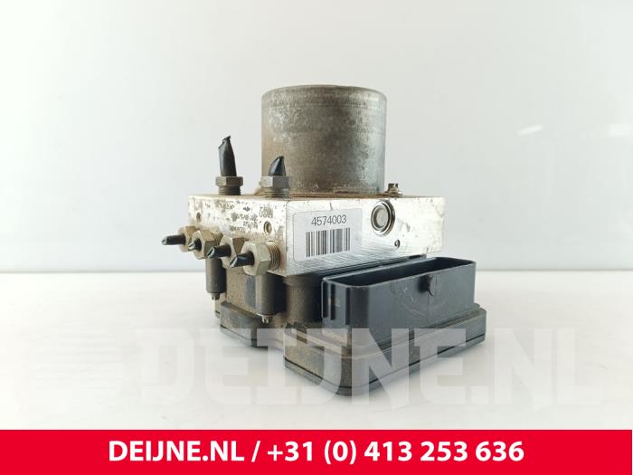 Gebruikte ABS Pomp Volvo XC40 (XZ) 1.5 T4 Plug-in Hybrid 12V Prijs € 245,00 Margeregeling aangeboden door van Deijne Onderdelen Uden B.V.