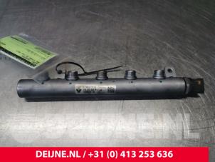 Opel Vivaro Einspritzdüse (Einspritzer) O260676 foto 2