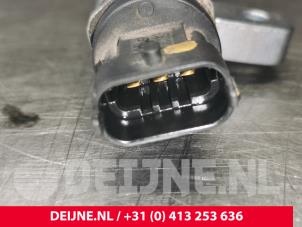 Opel Vivaro Einspritzdüse (Einspritzer) O260676 foto 3