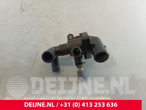 Gebruikte Thermostaathuis Ford Transit Custom 2.2 TDCi 16V Prijs € 25,00 Margeregeling aangeboden door van Deijne Onderdelen Uden B.V.