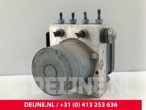 Mercedes Vito ABS Pumpe O261030 foto 2