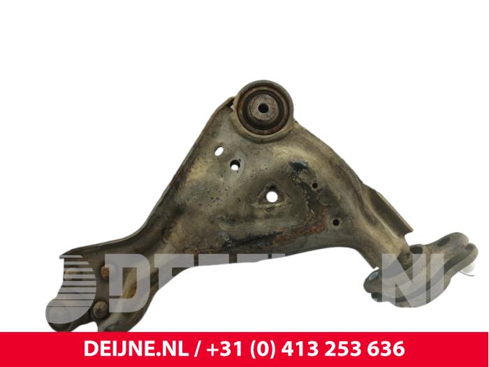 Mercedes Vito Draagarm onder links-voor O261038
