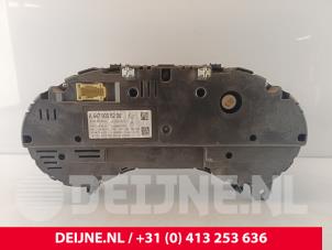 Mercedes Vito Odometer KM O261045 photo 2