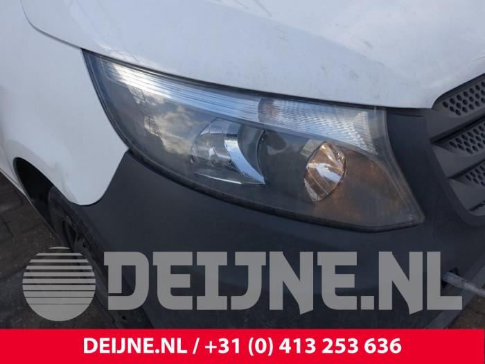 Mercedes Vito Scheinwerfer rechts O261047