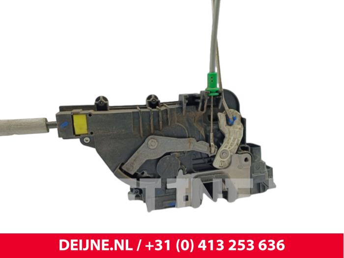 Mercedes Vito Deurslot Mechaniek 2Deurs rechts O261082