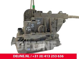Mercedes Vito Deurslot Mechaniek 2Deurs rechts O261082 foto 3