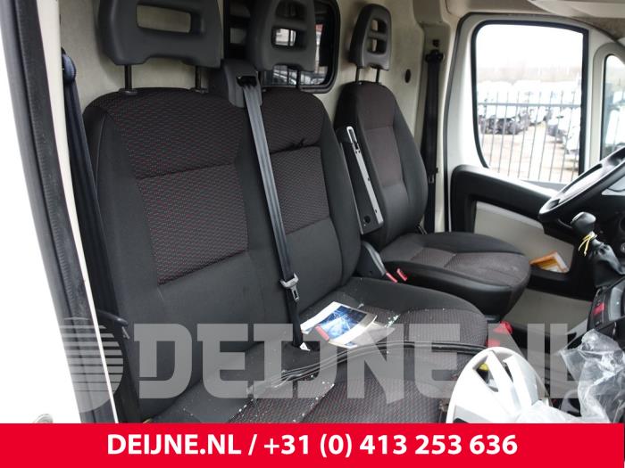 Peugeot Boxer Double front seat, right O261108