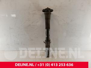 Gebruikte Schokbreker rechts-voor Mercedes Sprinter 5t (906.15/906.25) 515 CDI 16V Prijs € 181,50 Inclusief btw aangeboden door van Deijne Onderdelen Uden B.V.