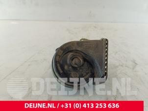 Gebruikte Toeter Volvo V90 II (PW) 2.0 D3 16V AWD Prijs € 20,00 Margeregeling aangeboden door van Deijne Onderdelen Uden B.V.