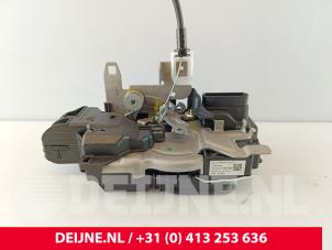 Volvo XC40 Deurslot Mechaniek 4Deurs links-achter O261405 foto 2