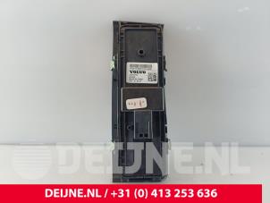 Volvo XC40 Electric window switch O261522 photo 2