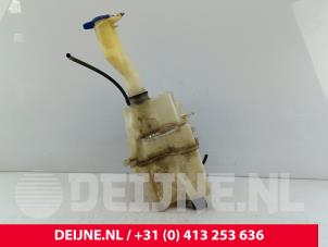 Volvo V70 Front windscreen washer reservoir O261797 photo 2