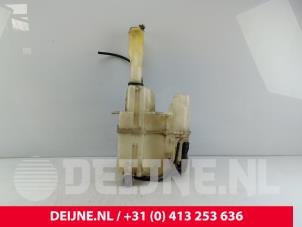 Volvo V70 Front windscreen washer reservoir O261797 photo 3