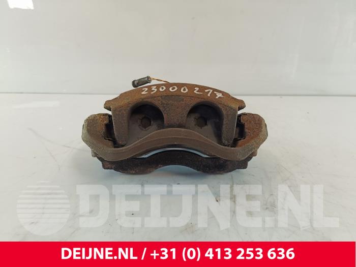 Mercedes Sprinter Remklauw (Tang) rechts-voor O262065