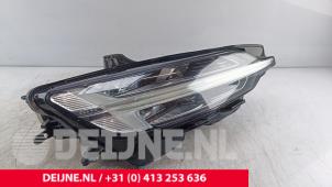 Gebruikte Koplamp rechts Volvo V60 II (ZW) 2.0 D4 16V Prijs € 800,00 Margeregeling aangeboden door van Deijne Onderdelen Uden B.V.