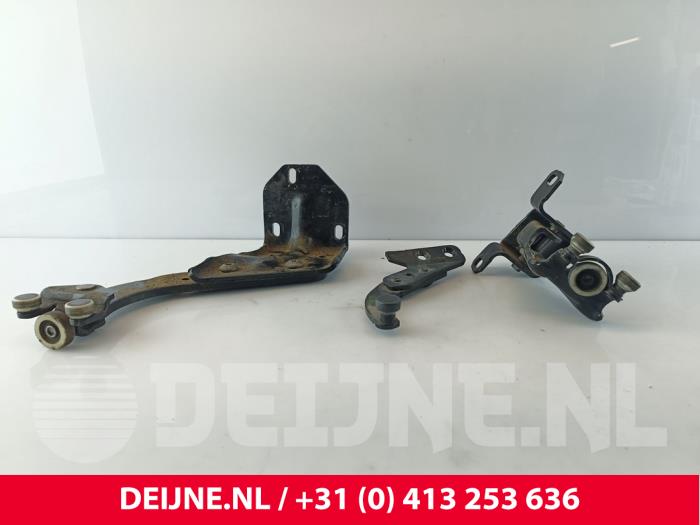 Mercedes Vito Schuifdeurrol rechts O262232