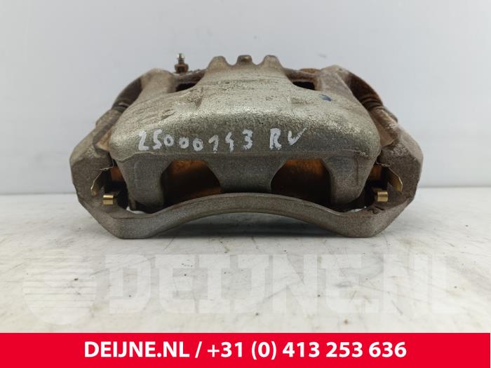 Nissan NV200 Bremszange rechts vorne O262363