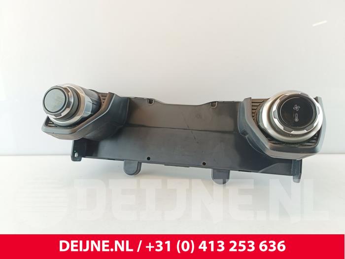 Lynk & Co 01 Heater control panel O262426