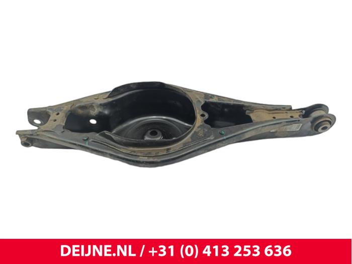 Lynk & Co 01 Veerschotel rechts-achter O262443