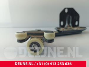 Mercedes Vito Schuifdeurrol rechts O262531 foto 2