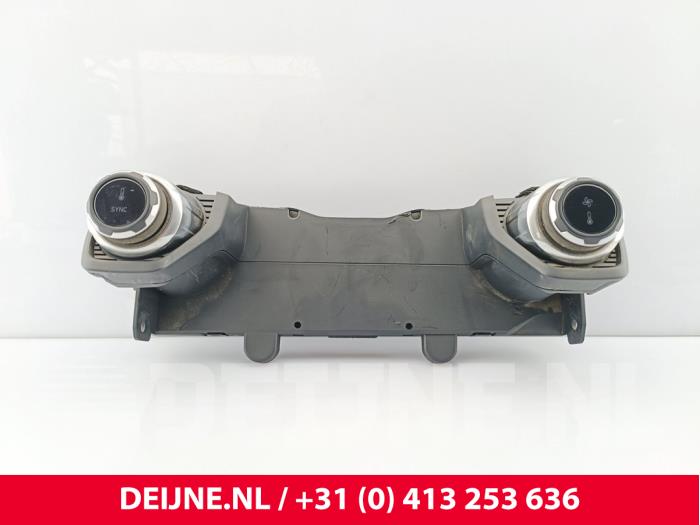 Lynk & Co 01 Heizung Bedienpaneel O262649